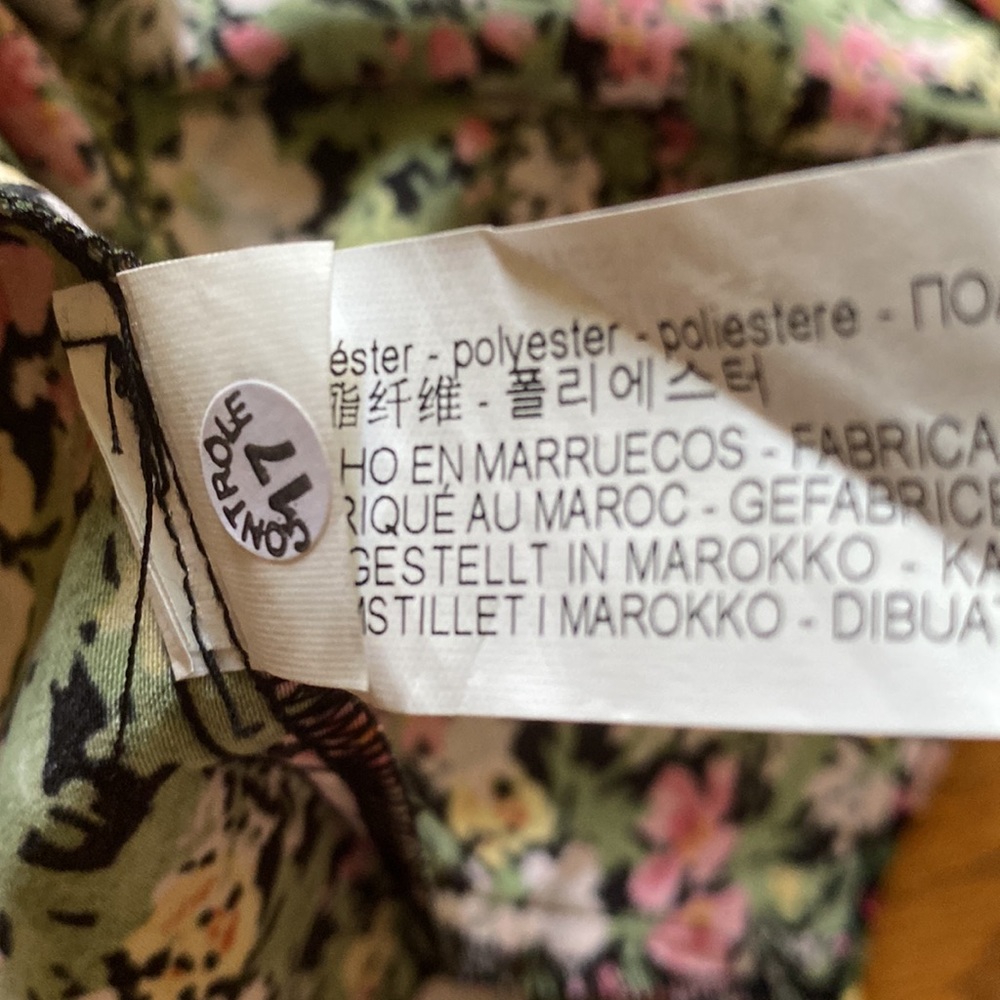 Zara floral flutter sleeve blouse - Picture 6 of 6